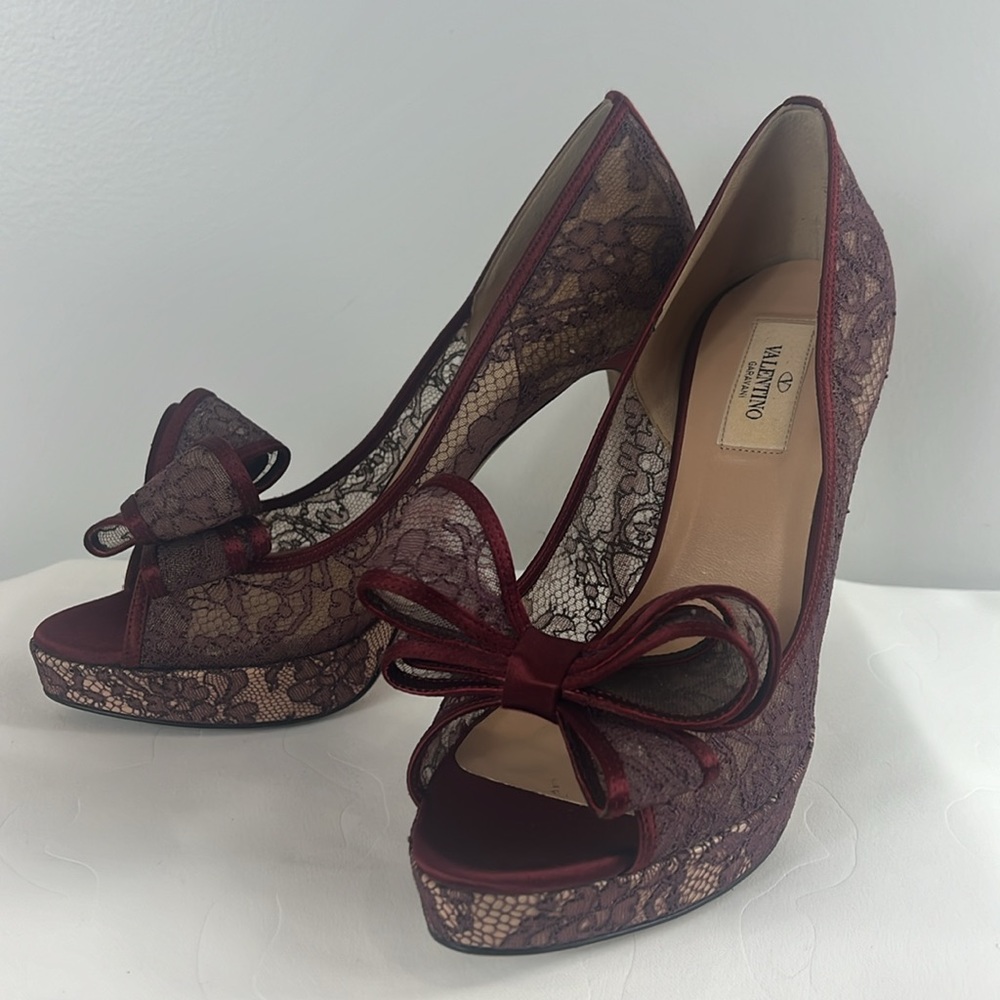 Valentino Couture Bow Lace Platform Pump - Picture 5 of 17